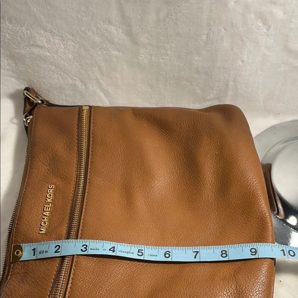 Michael Kors Riley Flat Crossbody, in Acorn